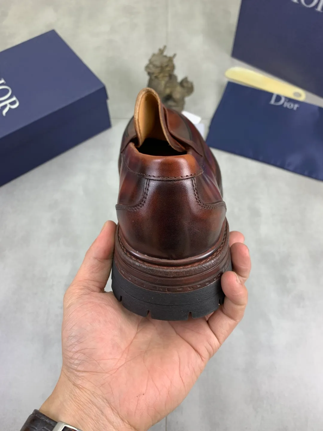 Men's shoes P520 💰【New style】Water-dyed cow lining Original order quality Dior —🆘.Dior Original order purchase, high-end leather shoes, fabric: Made of Italian imported color rubbed wrinkled cowhide➕Water-dyed cow lining/cowhide lining➕Specially available original combination outsole, fine workmanship, real shot🎬Size: 38-45 (with full set of packaging) Color: 3️⃣ colors available